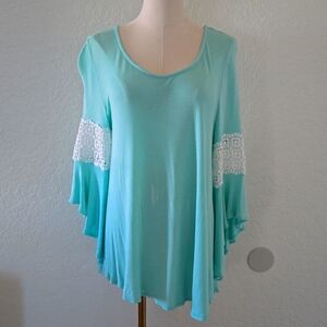 Entro flowy top 3/4 waterfall sleeve.  Size: medium